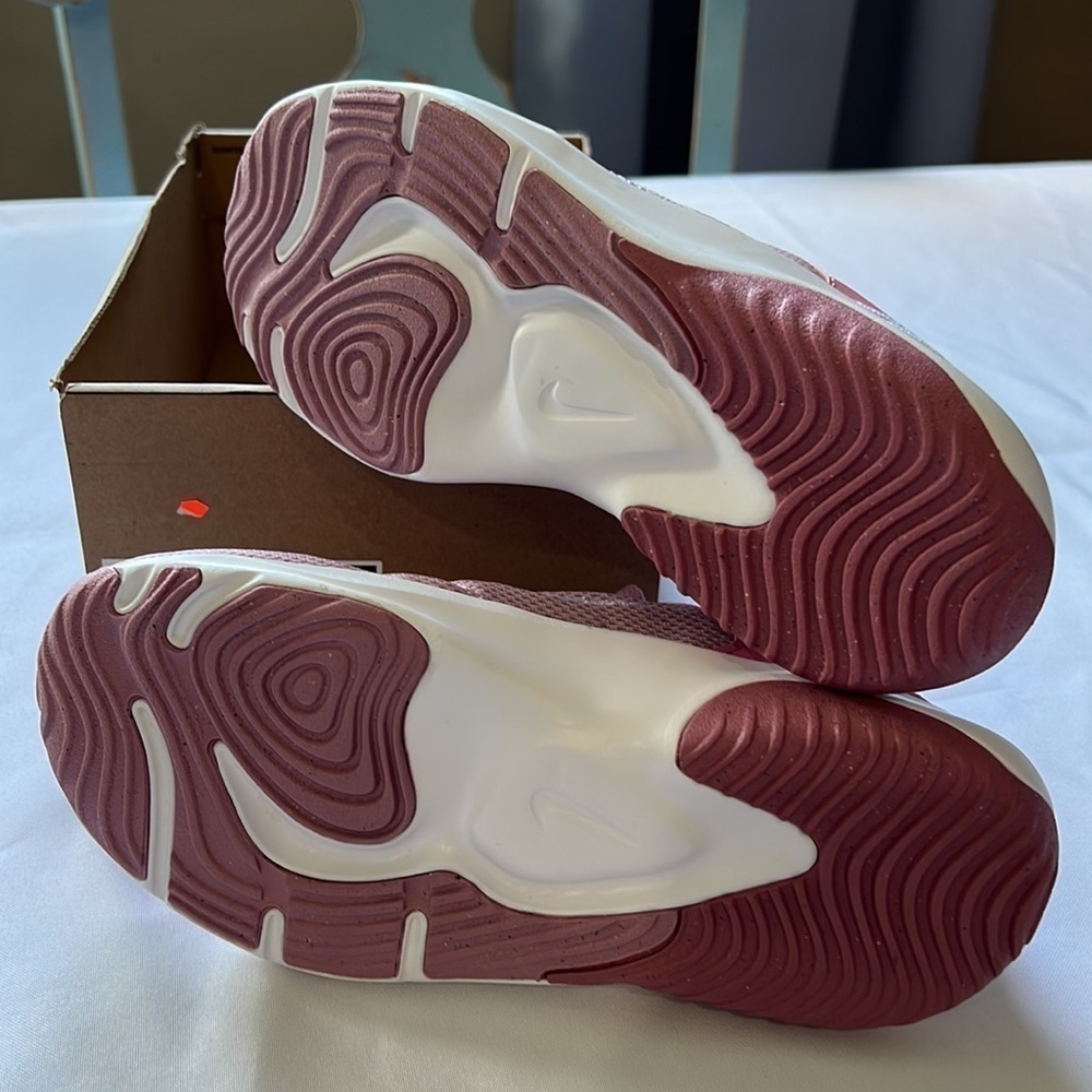 W NIKE LEGEND ESSENTIAL 3 NN - Picture 6 of 8